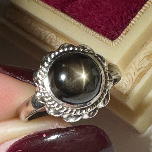 RARE! Star Sapphire Estate Ring 18K Gold Size about 7.5 Genuine Black Sapphire - Picture 11 of 17
